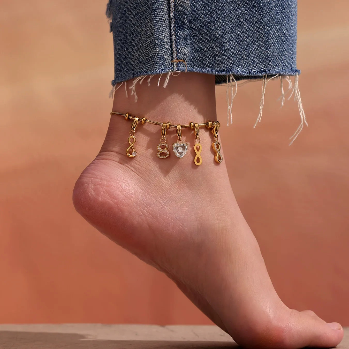 Figure-Eight Heart Zircon Pendant Bracelet | 18K Gold